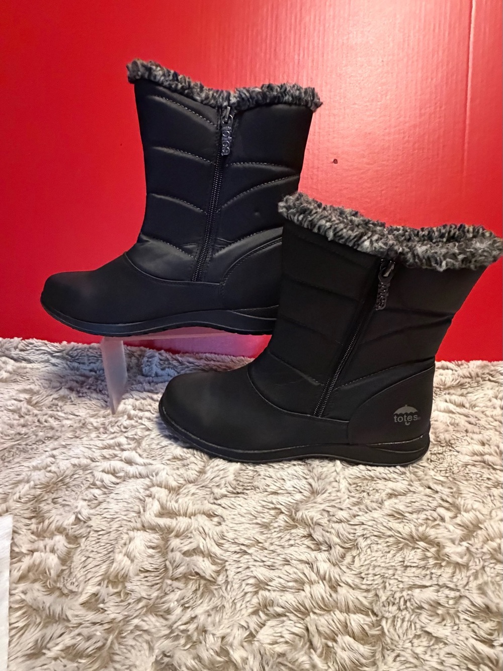 Totes Jenny Women’s Black Insulated Faux-Fur Winter Boots